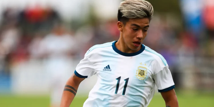 ¿Quién es la apuesta juvenil por la que Colón tiene negociaciones avanzadas?