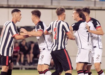 Colón afrontó un amistoso ante la Selección de Paysandú: resultado y equipos