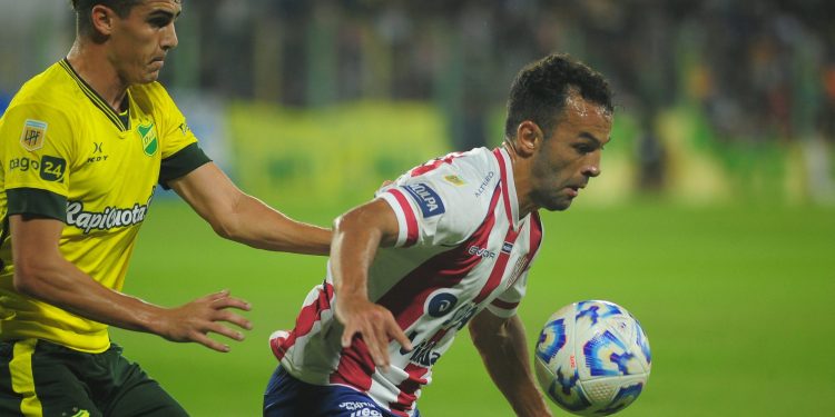 Tras salir de Unión, Gamba podría recalar en un popular equipo del interior