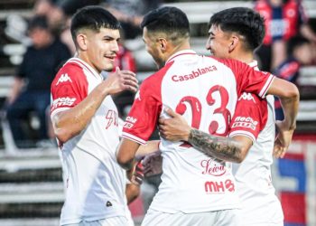 Huracán aplastó a Cerro Porteño