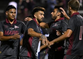 Lanús goleó a Sarmiento de La Banda y pasó de ronda