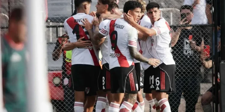 River debutó con un triunfo ante Barracas Central
