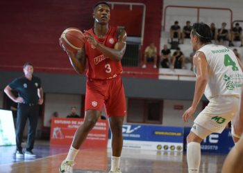 Unión aplastó a Atenas y metió el cuarto al hilo