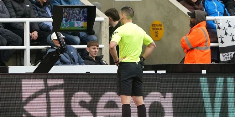  Las nuevas cuatro reglas en el fútbol mundial para contrarrestar las “interrupciones”