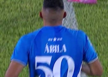 Debutó Wanchope en Estudiantes RC y quedó en offside