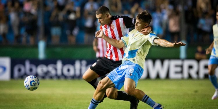 Barracas reaccionó a tiempo y eliminó a Temperley por penales
