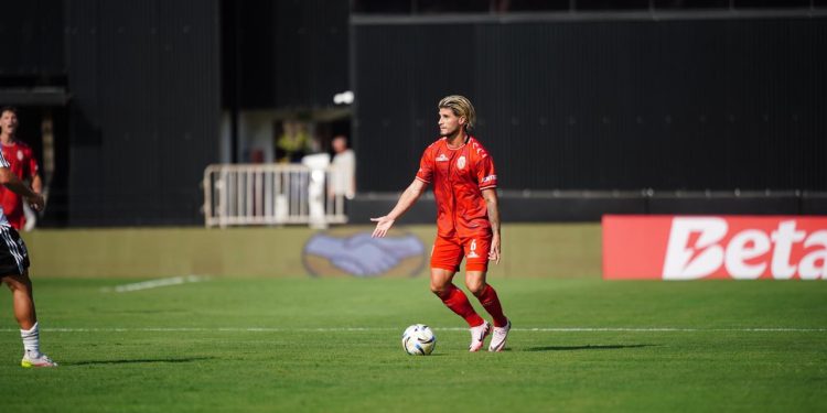 En un duelo marcado por las polémicas, Barracas Central y Deportivo Riestra igualaron 1-1