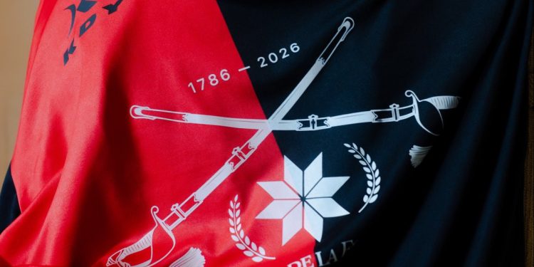 Colón y la camiseta en homenaje al Brigadier López