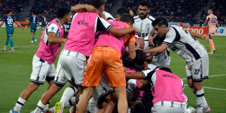 Central Córdoba festejó con un triunfazo ante Talleres