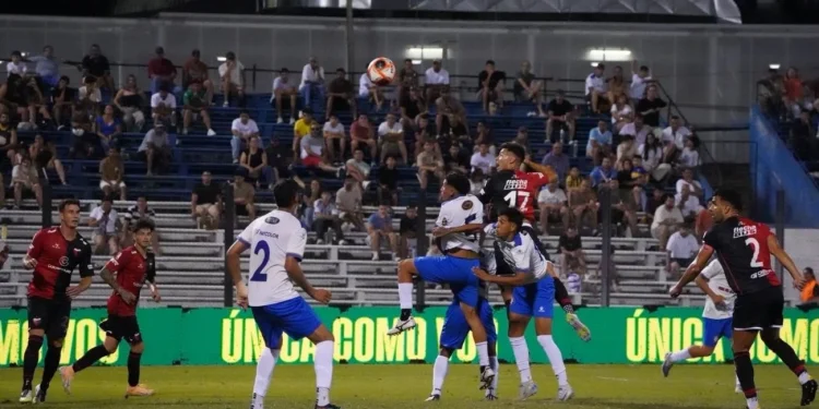 Qué jugadores de Colón conservan titularidad luego del nefasto 2025