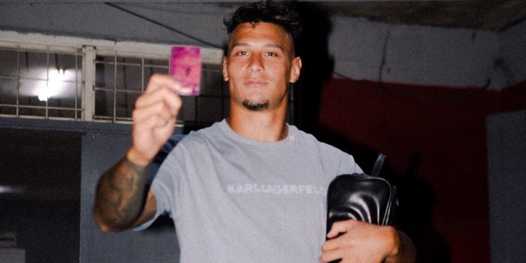 Los jugadores de Colón ya cuentan con sus carnets de socio