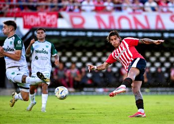 En la despedida de Domínguez, un campeón Sabalero le dio la victoria a Estudiantes