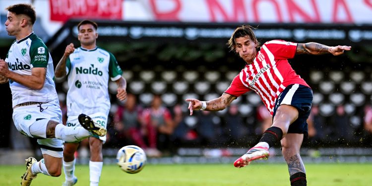 En la despedida de Domínguez, un campeón Sabalero le dio la victoria a Estudiantes
