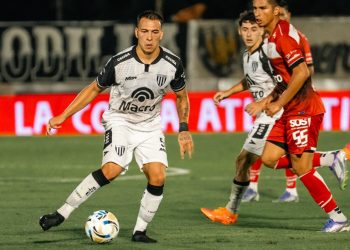 Gimnasia de Mendoza le ganó en casa a Instituto