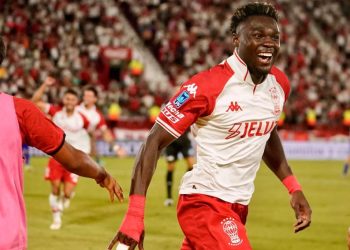 Entonado por ganar el clásico, Huracán recibe a Sarmiento en el Ducó
