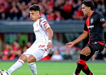 Estudiantes le ganó a Newells y lo hundió en la previa al clásico