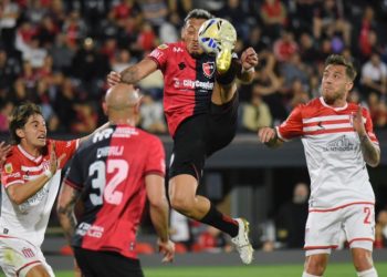 Estudiantes visita al golpeado Newell´s en Rosario
