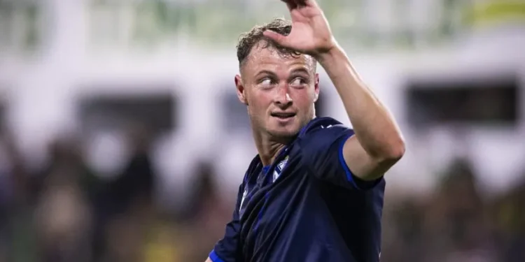 Vélez rescató un empate ante Defensa