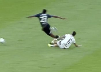 La terrible patada del ex Colón que fracturó a un rival