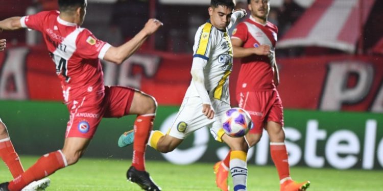 Argentinos se mide con Central en La Paternal