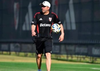 Con el debut de Coudet y aforo reducido, River visita a Huracán