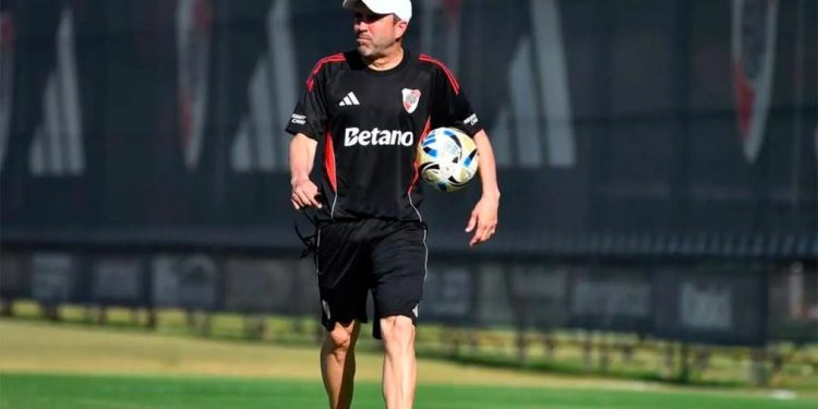 Con el debut de Coudet y aforo reducido, River visita a Huracán