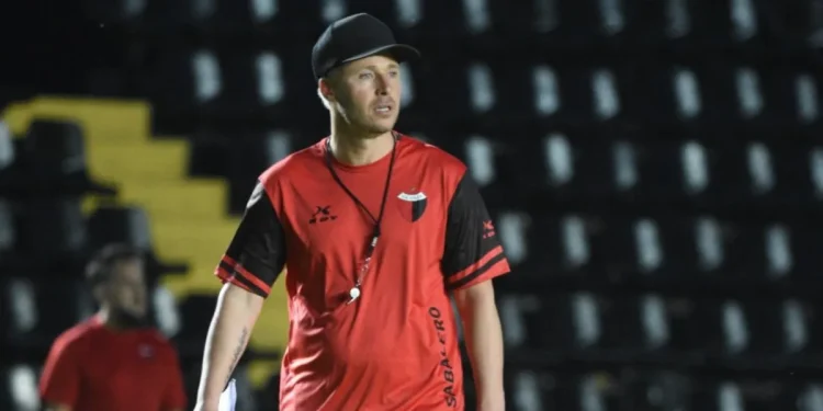 Israel Damonte vuelve a dirigir en el fútbol argentino