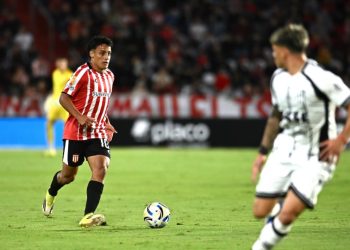 Goleada de Estudiantes a Central Córdoba para quedar a tiro de la cima