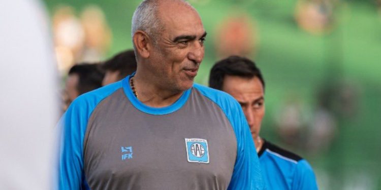 Iván Delfino dejó de ser el entrenador de Estudiantes (RC)