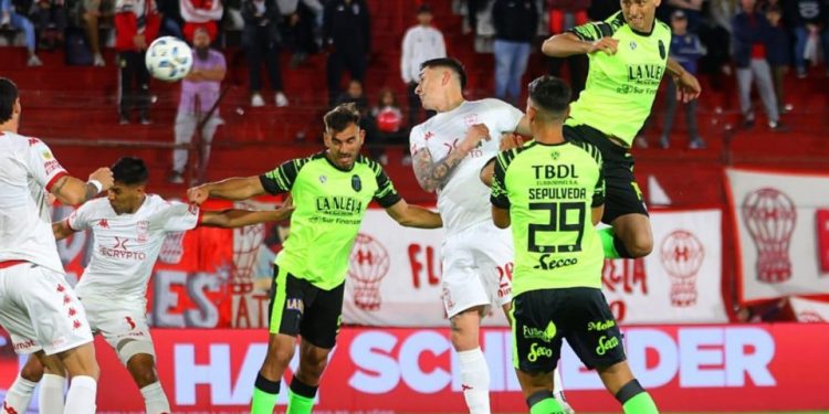 Huracán quiere arrebatarle a Barracas el puesto de playoffs