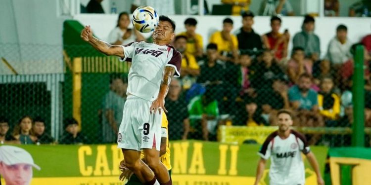 Tras ganar la Recopa, Lanús empató con Defensa en Varela