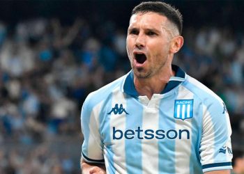 Racing festejó ante Estudiantes RC con un doblete de Maravilla