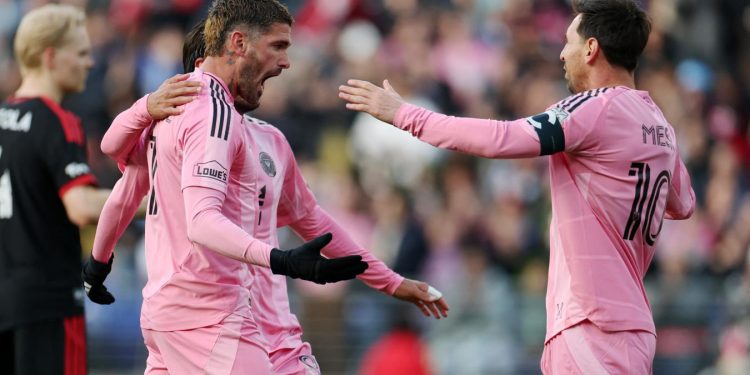 Messi y De Paul le dieron el triunfo a Inter Miami en un estadio con público récord
