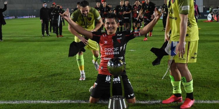 «Simplemente gracias»: Se retira el capitán del Colón campeón