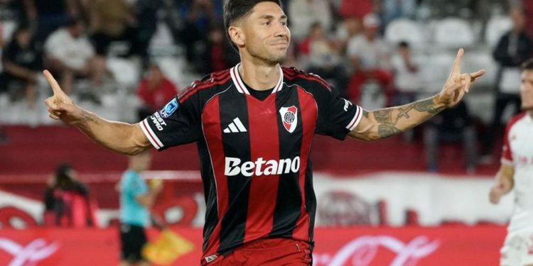 River festejó en el estreno de Coudet con un triunfazo ante Huracán