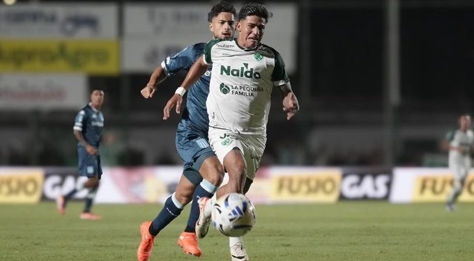 Racing y Sarmiento, a mano en Junín