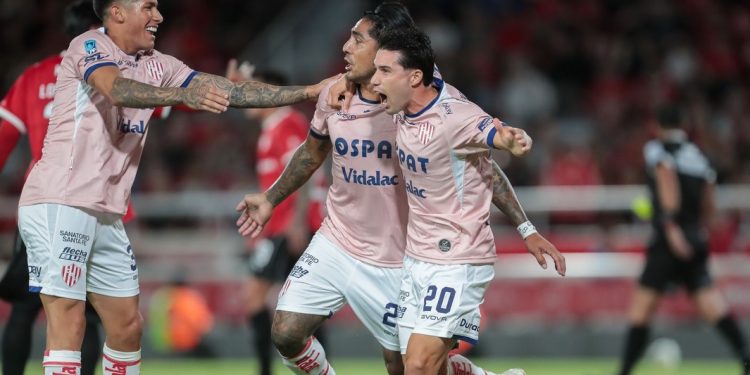 En un partidazo, Unión empató 4-4 a Independiente en Avellaneda