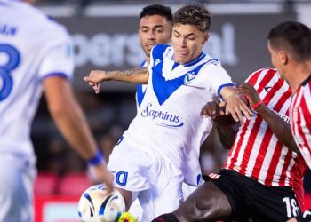 Vélez venció a Estudianes en La Plata y es líder de la Zona A