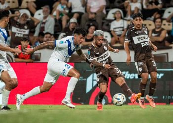 Vélez le ganó a Platense en Vicente López y manda en la Zona A