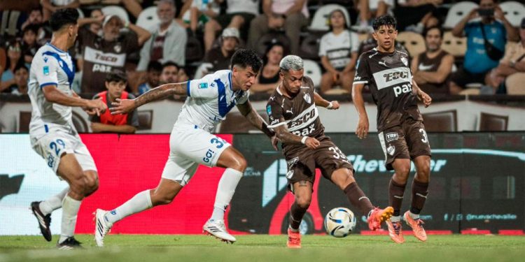 Vélez le ganó a Platense en Vicente López y manda en la Zona A