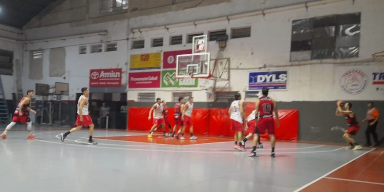 A1: Colón (SF) superó a Rivadavia y es puntero con mejor récord