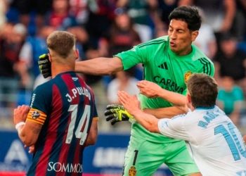 Escándalo en España: Andrada fue expulsado, reaccionó con una trompada y provocó una batalla campal