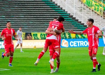 Argentinos venció a Aldosivi y le amargó el debut a Damonte