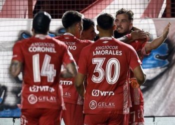 Argentinos venció al Decano y dio un paso clave