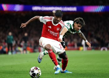 Arsenal clasificó a semis de Champions con tenso 0-0 ante Sporting