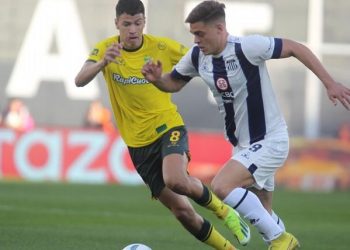 Defensa y Talleres, los dos clasificando, juegan en Varela