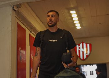 Tras la derrota ante Unión, Riestra despidió a su entrenador