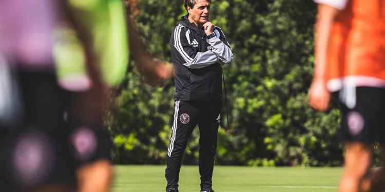 Ángel Guillermo Hoyos será el entrenador interino de Messi en Inter Miami