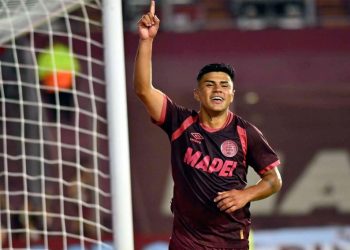 Lanús busca un triunfo clave ante la Liga de Quito para subirse a la cima 