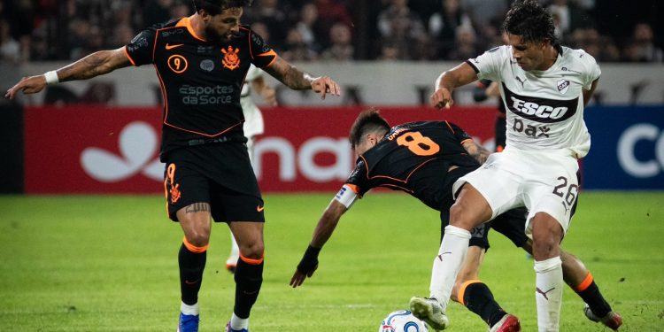Platense cayó con Corinthians en su debut histórico en la Copa Libertadores